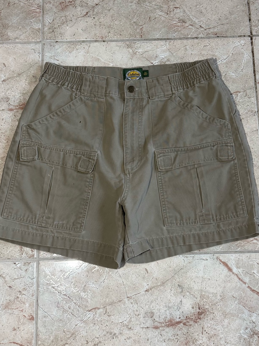 Vintage Cabela’s Khaki Cargo Shorts – Size 34